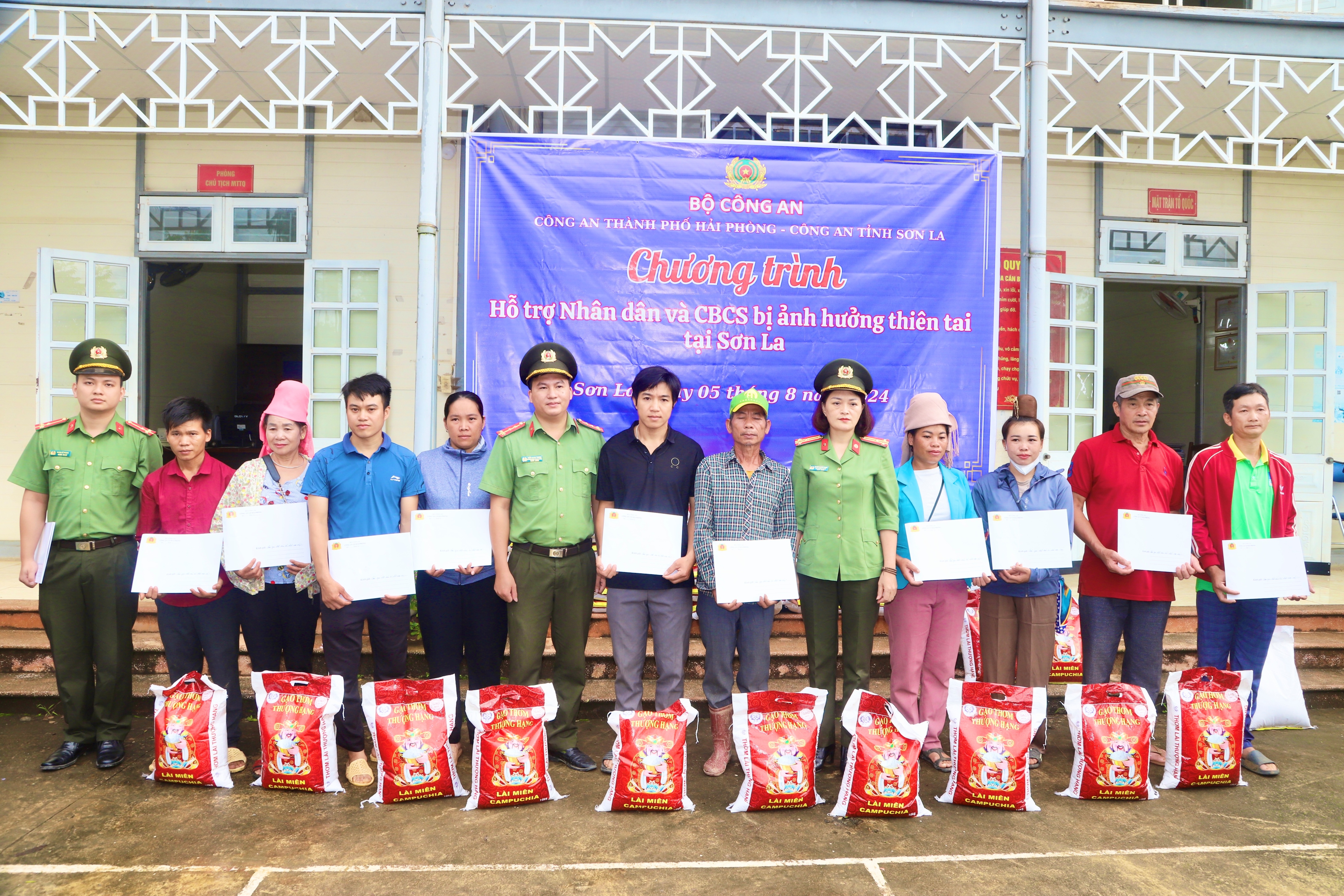 Hỗ trợ CBCS Công an và nhân dân bị ảnh hưởng bởi cơn bão số 2 tại tỉnh Sơn La 200 triệu đồng